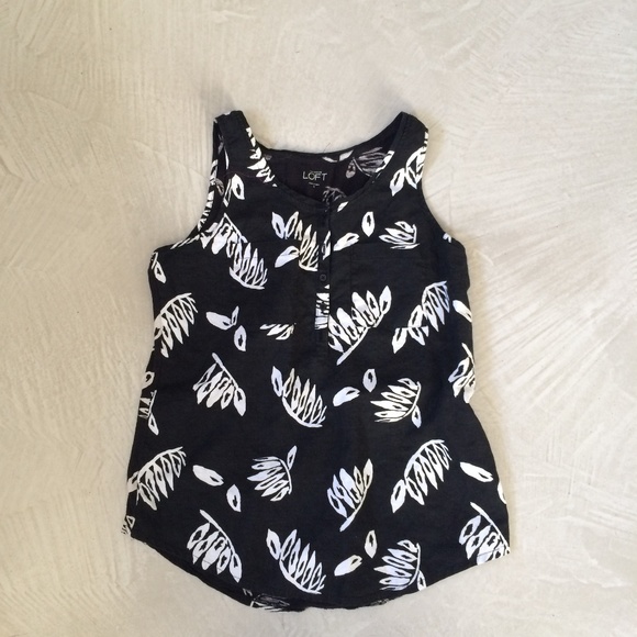 Ann Taylor Tops - ANN TAYLOR LOFT BLACK AND WHITE LEAF TOP SIZE S